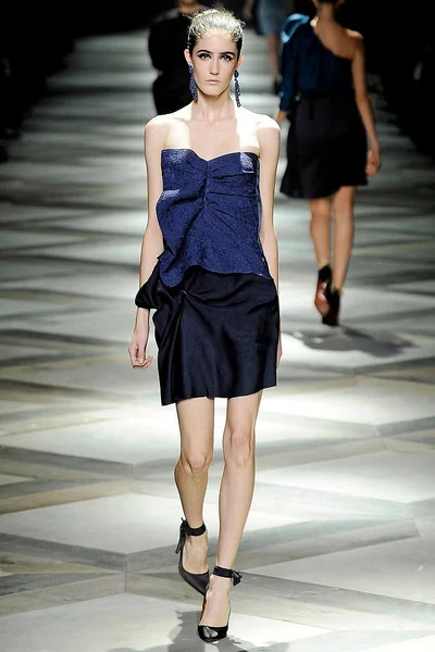 Look 25